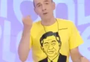 미리보기 그림 - 프랑스 방송에 나온 노무현 대통령 추모 티셔츠